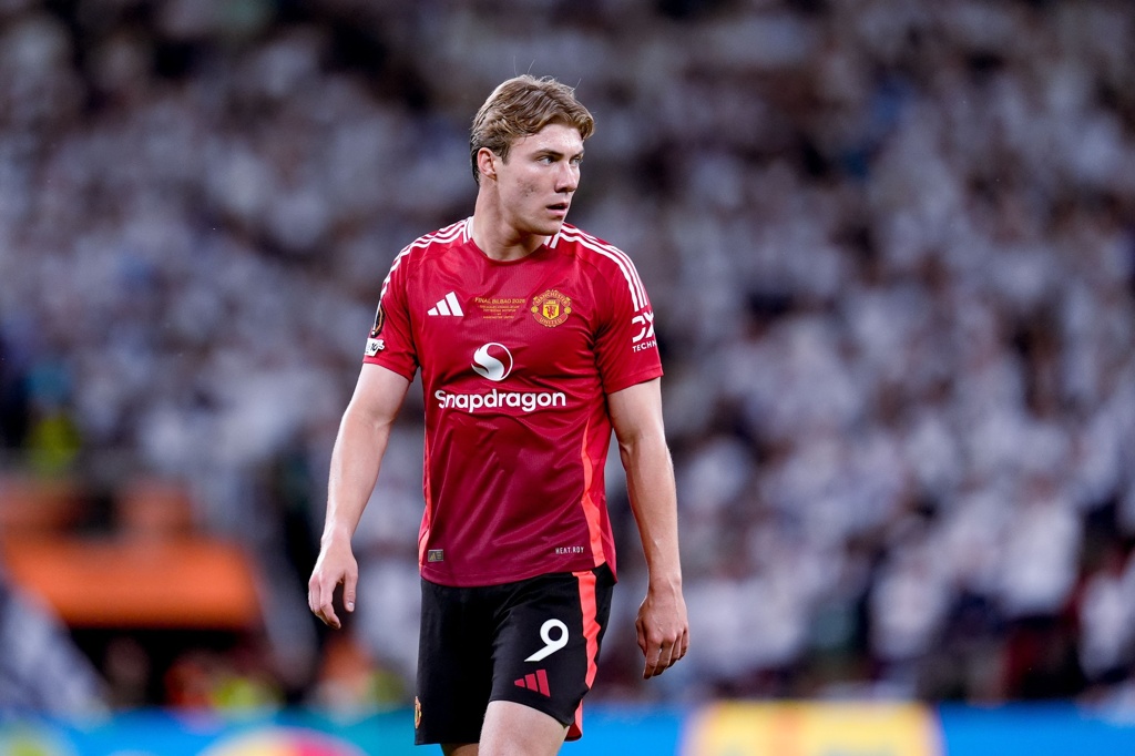 TA记者：曼联愿意低于4500万镑出售霍伊伦，但需加入分成等条款