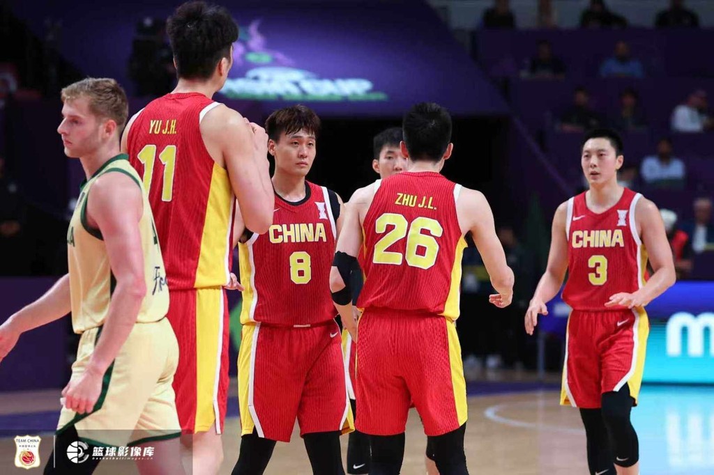 新京报：从失望到希望，这些年轻人用血性把中国男篮带出低谷